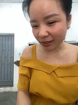 Snapshot of Ivy_Trix2 chatting on May 20, 2:29 am Ivy Trix2 online show from May 20, 2:29 am