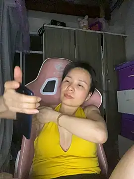 Snapshot of Ivy_Trix2 chatting on May 21, 3:08 pm Ivy Trix2 online show from May 21, 3:08 pm