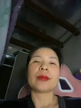 Snapshot of Ivy_Trix2 chatting on May 25, 5:13 am Ivy Trix2 online show from May 25, 5:13 am