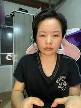 Snapshot of Ivy_Trix2 chatting on May 26, 1:56 am Ivy Trix2 online show from May 26, 1:56 am