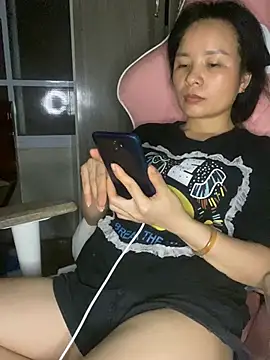 Snapshot of Ivy_Trix2 chatting on May 28, 3:31 pm Ivy Trix2 online show from May 28, 3:31 pm