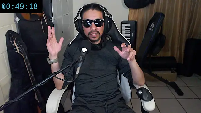 Snapshot of AntuanSV chatting on March 8, 6:06 am AntuanSV online show from March 8, 6:06 am