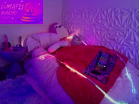 Moongirl117 online show from March 6, 12:18 am