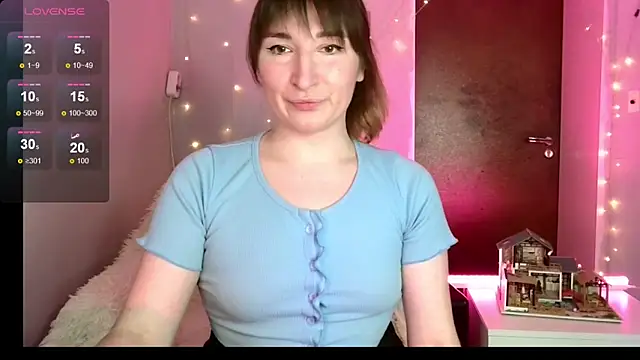 Snapshot of Birdie_Kiss chatting on May 14, 8:26 pm Birdie Kiss online show from May 14, 8:26 pm