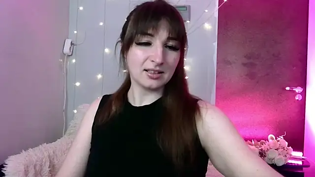 Snapshot of Birdie_Kiss chatting on June 8, 7:47 pm Birdie Kiss online show from June 8, 7:47 pm