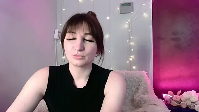 Snapshot of Birdie_Kiss chatting on June 12, 8:19 pm Birdie Kiss online show from June 12, 8:19 pm