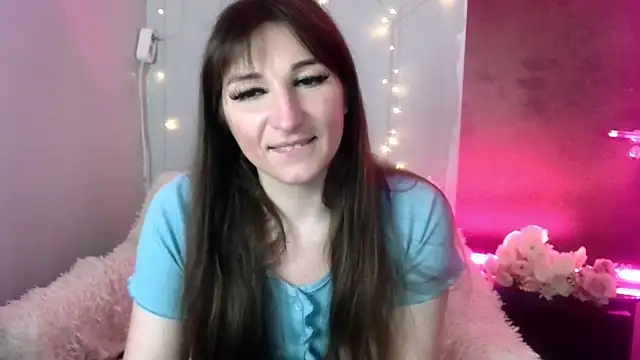 Snapshot of Birdie_Kiss chatting on June 16, 7:38 pm Birdie Kiss online show from June 16, 7:38 pm