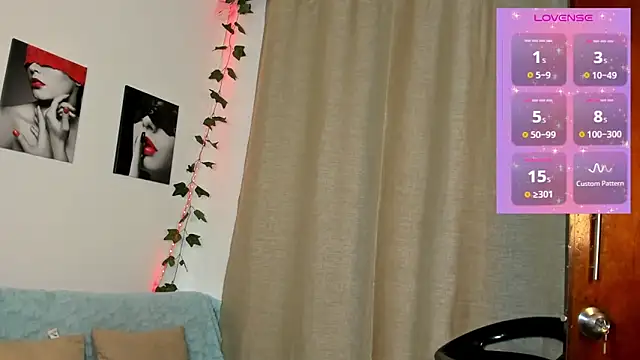 Snapshot of Rebeca_Marchetti chatting on May 31, 8:32 pm Rebeca Marchetti online show from May 31, 8:32 pm