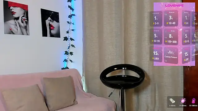 Snapshot of Rebeca_Marchetti chatting on June 5, 8:03 pm Rebeca Marchetti online show from June 5, 8:03 pm