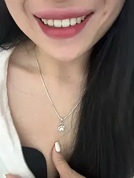 Snapshot of Tinn_tin chatting on June 5, 8:14 pm Tinn tin online show from June 5, 8:14 pm