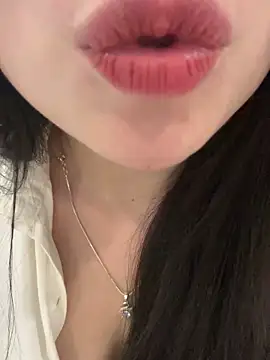 Snapshot of Tinn_tin chatting on June 10, 8:52 pm Tinn tin online show from June 10, 8:52 pm