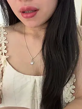Snapshot of Tinn_tin chatting on June 23, 8:34 am Tinn tin online show from June 23, 8:34 am