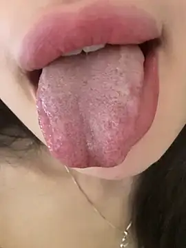 Snapshot of Tinn_tin chatting on June 29, 8:53 am Tinn tin online show from June 29, 8:53 am