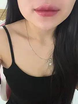 Snapshot of Tinn_tin chatting on July 9, 3:49 pm Tinn tin online show from July 9, 3:49 pm