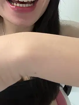 Snapshot of Tinn_tin chatting on July 24, 3:21 pm Tinn tin online show from July 24, 3:21 pm