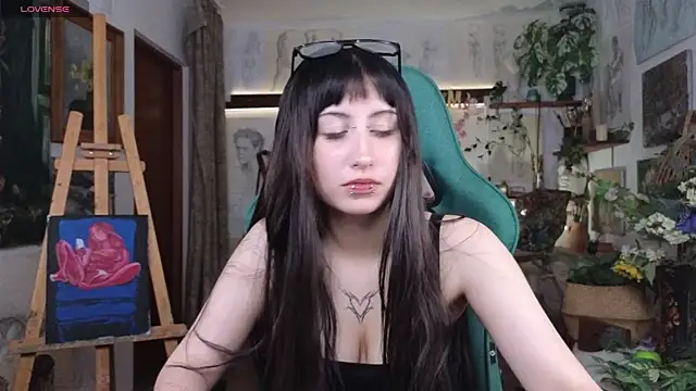 EffieMeowley online show from June 7, 1:15 pm