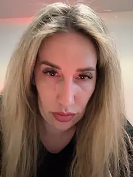 JuliaPrivat online show from March 18, 9:18 pm