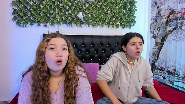 valeria and zoe online show from April 30, 2:45 pm
