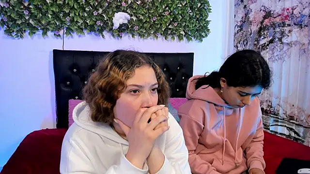 valeria and zoe online show from May 4, 3:08 pm