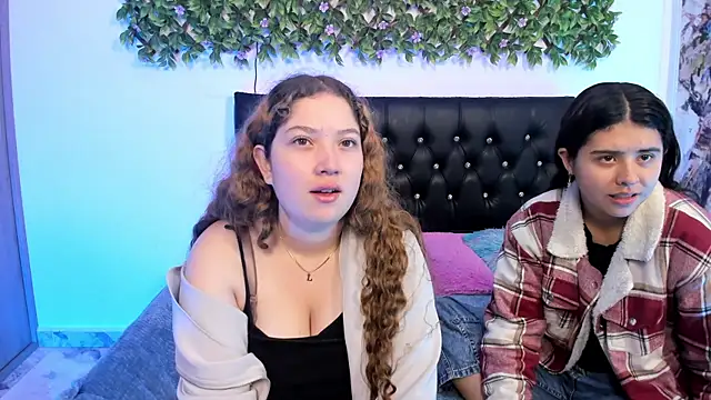 Snapshot of valeria_and_zoe chatting on May 12, 2:03 pm valeria and zoe online show from May 12, 2:03 pm