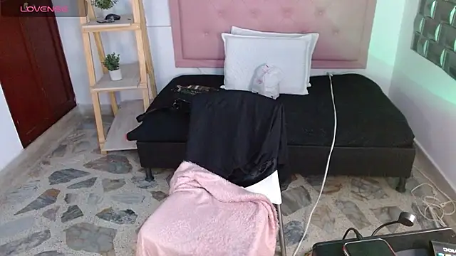 Brenda  222 online show from March 3, 11:43 pm