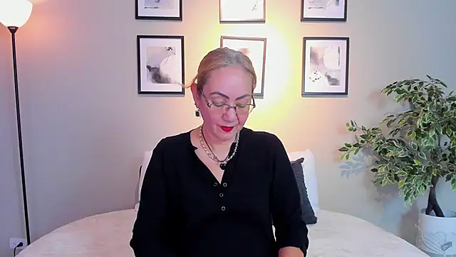 Snapshot of Victoria_Firee chatting on June 11, 7:34 pm Victoria Firee online show from June 11, 7:34 pm