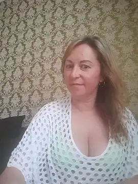 Snapshot of ChristinaYork chatting on June 5, 10:21 am ChristinaYork online show from June 5, 10:21 am