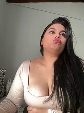 LOLABONNY19 online show from March 7, 7:33 pm