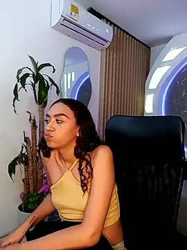 Snapshot of ritzabeth_daniel chatting on May 13, 3:15 am ritzabeth daniel online show from May 13, 3:15 am