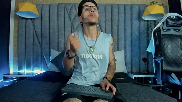 DanteLuxx online show from March 1, 11:18 pm