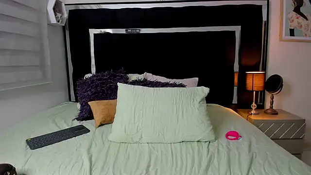 Snapshot of Tiana_moon chatting on May 15, 11:01 pm Tiana moon online show from May 15, 11:01 pm