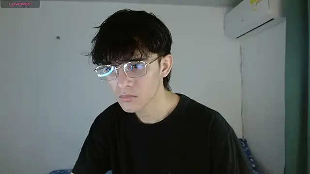 noah millerx online show from May 4, 4:41 am