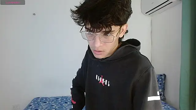 noah millerx online show from May 5, 3:36 am