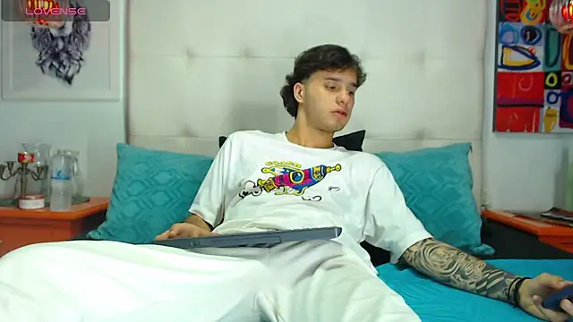 EXCLUSIVE8 online show from March 19, 4:38 am