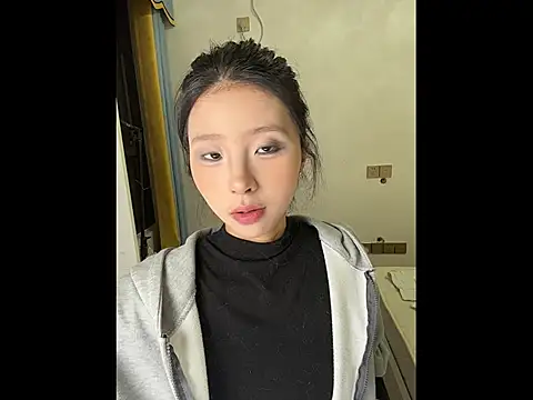 Y--F--LOVE online show from April 29, 2:10 pm