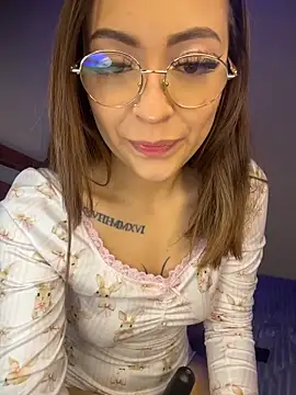 ailen wood online show from March 13, 3:57 am