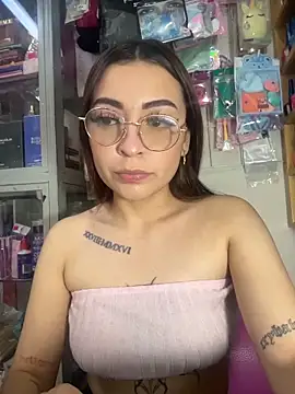 ailen wood online show from March 26, 10:04 pm