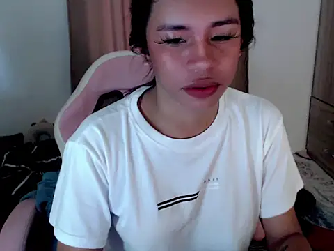Snapshot of Maxinelove1 chatting on June 29, 4:08 am Maxinelove1 online show from June 29, 4:08 am