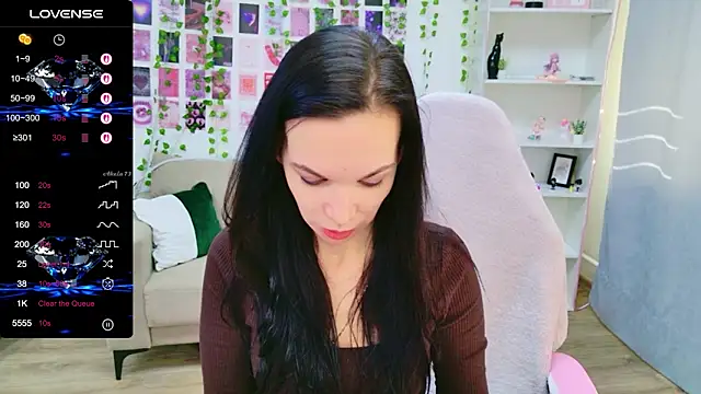 JulieHiL online show from March 12, 7:36 am