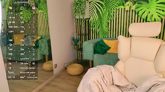 JulieHiL online show from March 19, 7:23 am