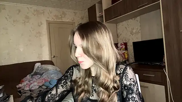 PrettyReal online show from March 10, 8:08 am