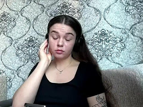 AkikoAnkrom online show from March 17, 7:33 am