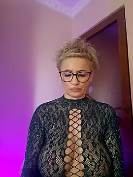 Snapshot of LunaBlaise chatting on May 16, 6:32 am LunaBlaise online show from May 16, 6:32 am