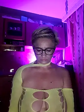 Snapshot of LunaBlaise chatting on June 15, 6:10 pm LunaBlaise online show from June 15, 6:10 pm
