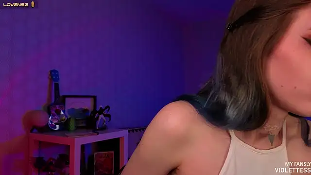 violettess online show from May 20, 4:24 pm