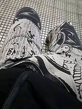 chicnormal35 online show from March 14, 4:29 am