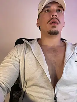 Snapshot of NIKLAS_BRAUNN01 chatting on June 20, 2:03 am NIKLAS BRAUNN01 online show from June 20, 2:03 am