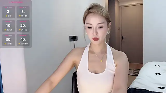 Snapshot of xiaolu-686 chatting on May 12, 2:47 pm xiaolu-686 online show from May 12, 2:47 pm
