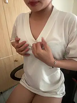 Snapshot of Xoai-cute chatting on June 4, 6:52 am Xoai-cute online show from June 4, 6:52 am