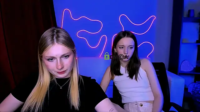 Snapshot of chloe_ley chatting on June 2, 7:38 pm chloe ley online show from June 2, 7:38 pm